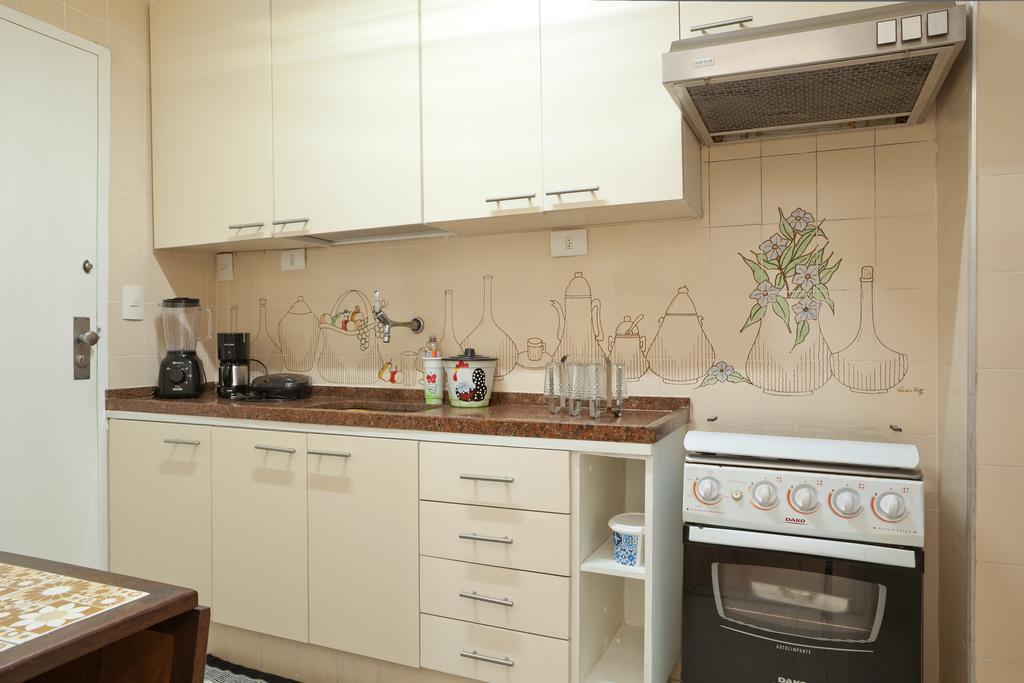 Appartement Completo Na De Copacabana 02 Quartos Com Vista Lateral Mar Em Andar Alto, Ar, Wifi , Netflix, Pauloangerami Rmvc18